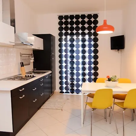 With One Bedroom In With Furnished Balcony And Wifi 3 Km From The Beach شقة